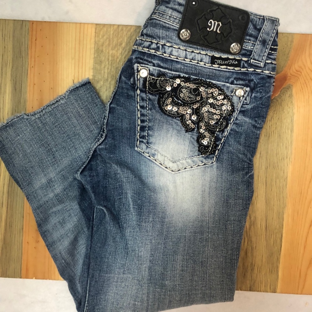 Miss Me Easy Capri 26 Bling Light Wash